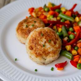 Котлета с тушеными овощами Котлета с тушеными овощами