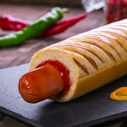 Хот-дог французский с куриной колбаской Хот-дог французский с куриной колбаской