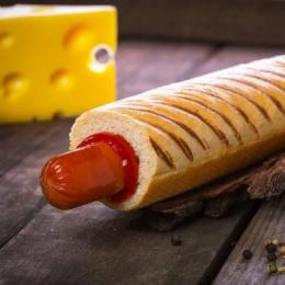 Хот-дог французский с говяжьей колбаской Хот-дог французский с говяжьей колбаской